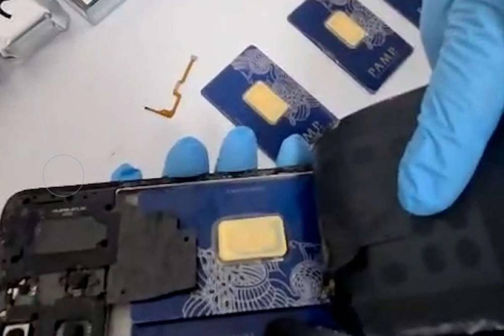Azərbaycan gömrükçüləri mobil telefonda gizlədilmiş qızıl külçələr aşkarlayıb