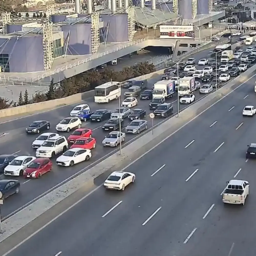 Bakının bir sıra yollarında tıxac yaranıb