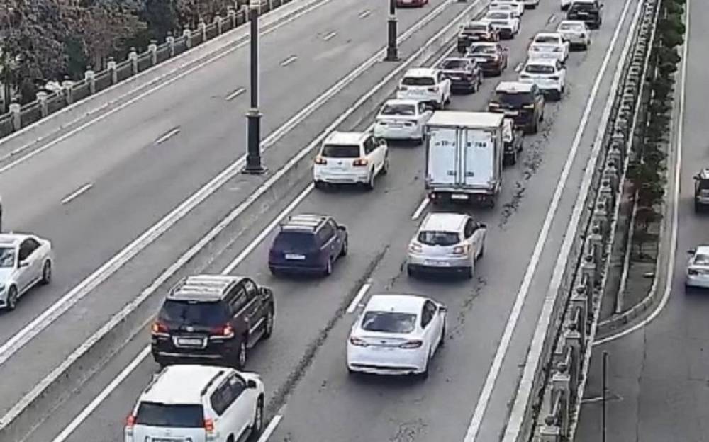 Bakının bir çox yollarında tıxac müşahidə edilir - SİYAHI
