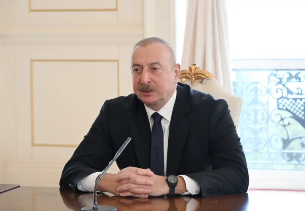 İlham Əliyev Avropa İttifaqının enerji və mənzil məsələləri üzrə komissarını qəbul edib