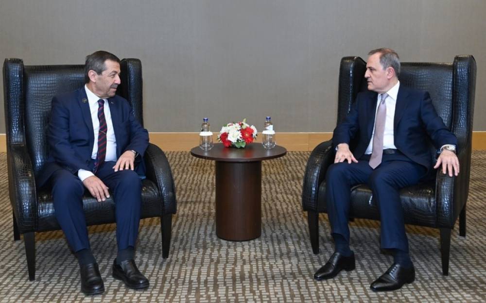 Ceyhun Bayramov Şimali Kiprdən olan həmkarı ilə regional təhlükəsizlik məsələlərini müzakirə edib