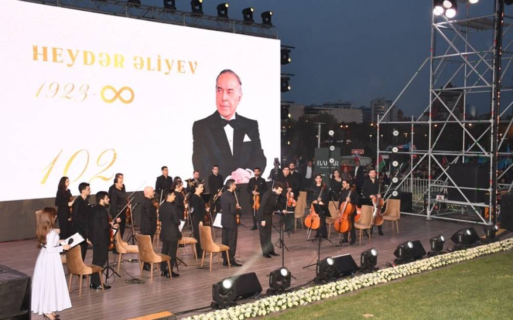 Bakıda Ulu Öndərin anadan olmasının 102 illiyi ilə əlaqədar klassik musiqi konserti keçirilib