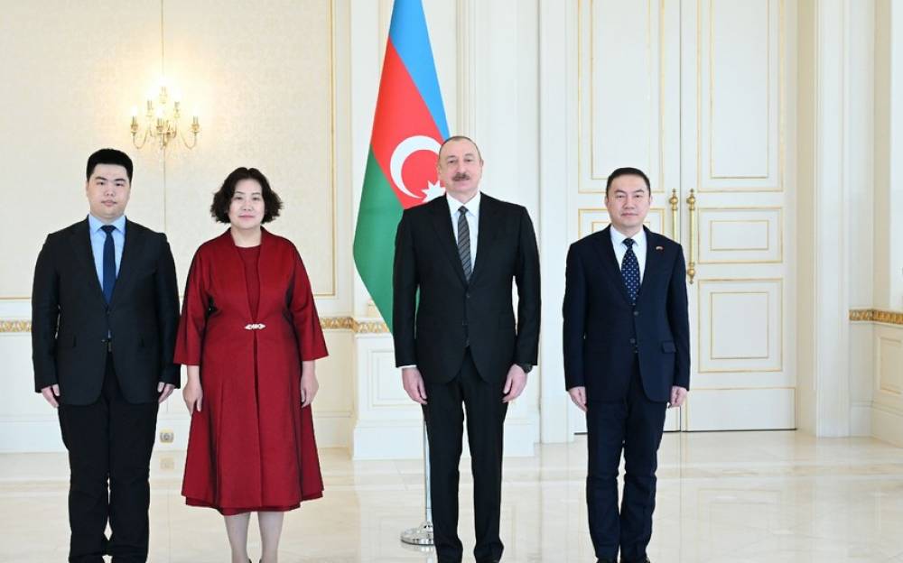 İlham Əliyev Çinin Azərbaycanda yeni səfirinin etimadnaməsini qəbul edib