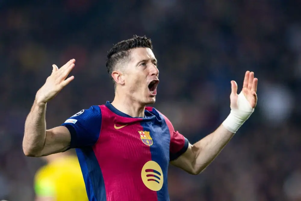 Pini Zahavi Levandovskinin "Barselona" ilə müqavilə müddətinin uzadılmasını müzakirə edəcək