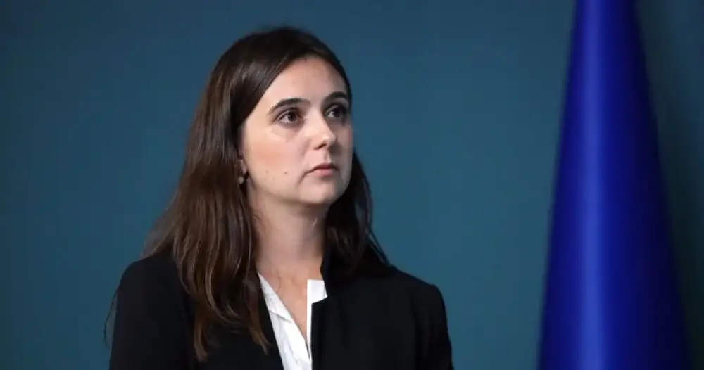 Zelenskinin keçmiş mətbuat katibi onu hərbi vəziyyətin müddətini uzatdığına görə tənqid edib