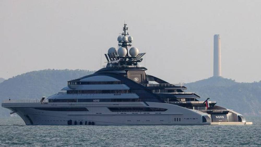 Rusiya superyaxtı blokadaya baxmayaraq Hörmüz boğazından keçdi