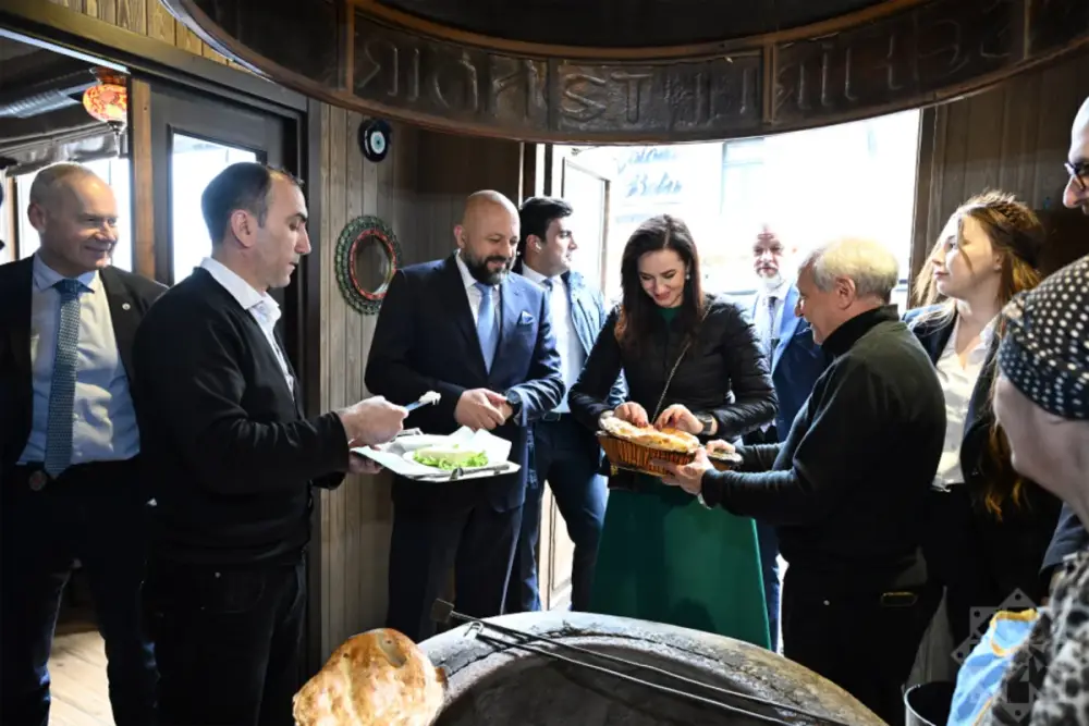 Litvanın baş naziri İçərişəhərlə tanış olub