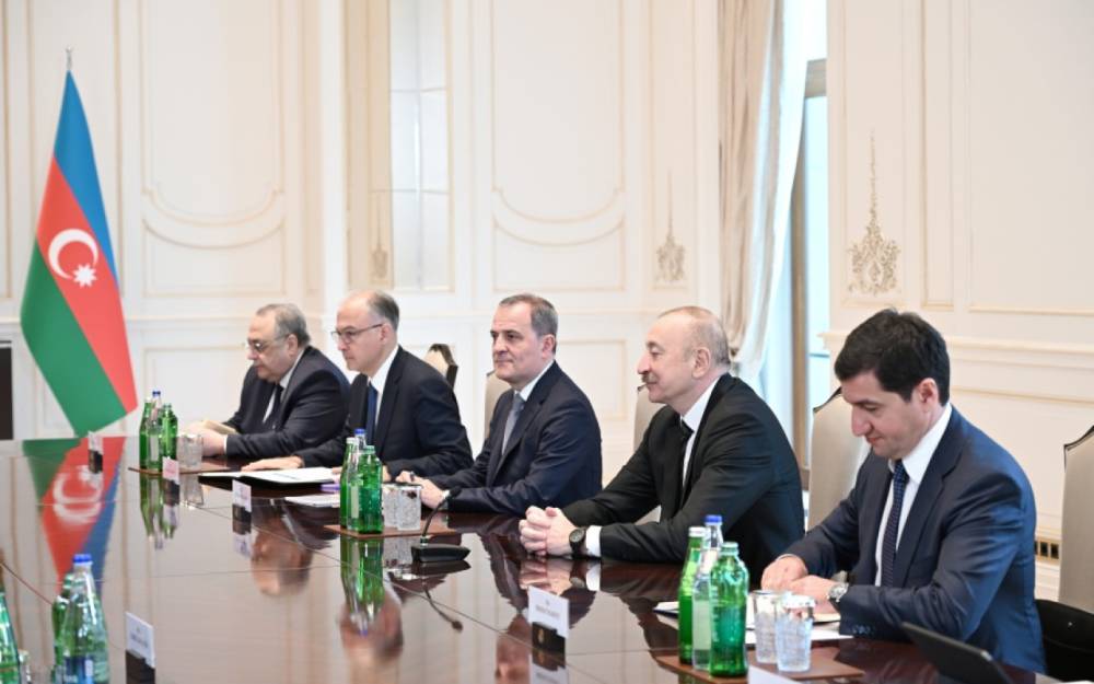 İlham Əliyevin Çexiyanın Baş naziri ilə geniş tərkibdə görüşü keçirilir - FOTO