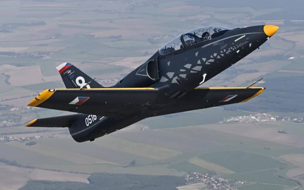 Çexiya Azərbaycana yeni hərbi təlim təyyarəsini təklif edib