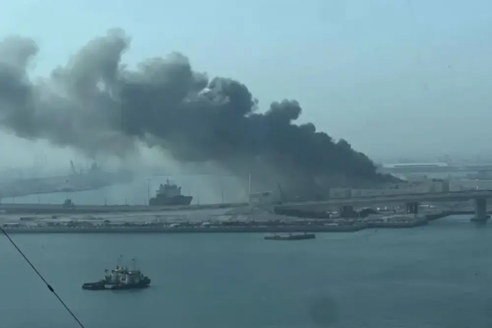 ABŞ İran bayrağı altında üzən gəmiyə zərbə endirdi