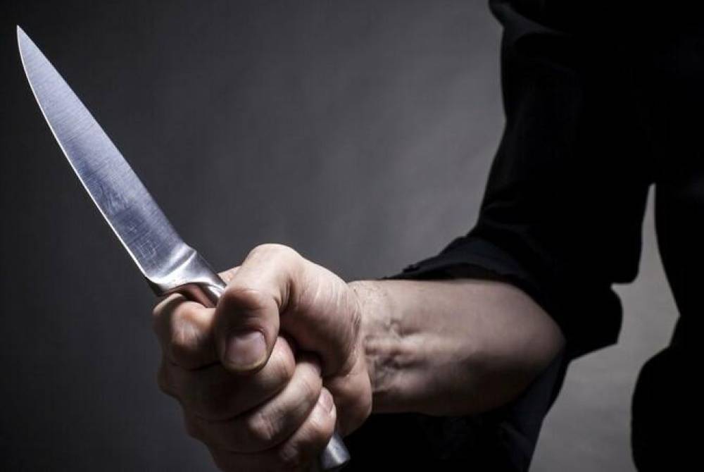 Bakıda 18 yaşlı oğlan ata-anasını bıçaqladı