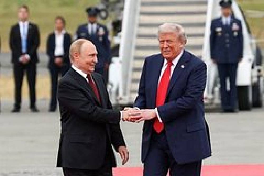 Tramp və Putin hava limanında görüşdü