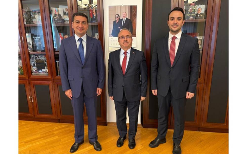 Hikmət Hacıyev Türkiyə səfiri ilə Azərbaycan-Ermənistan sülh prosesini müzakirə edib
