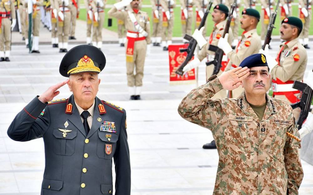 Pakistanın Quru Qoşunları komandanına Azərbaycanın hərbi medalı təqdim edilib