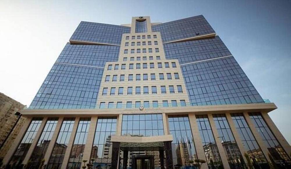 Nazirlik binasının şüşələrini 248 min manata təmizlətdirəcək