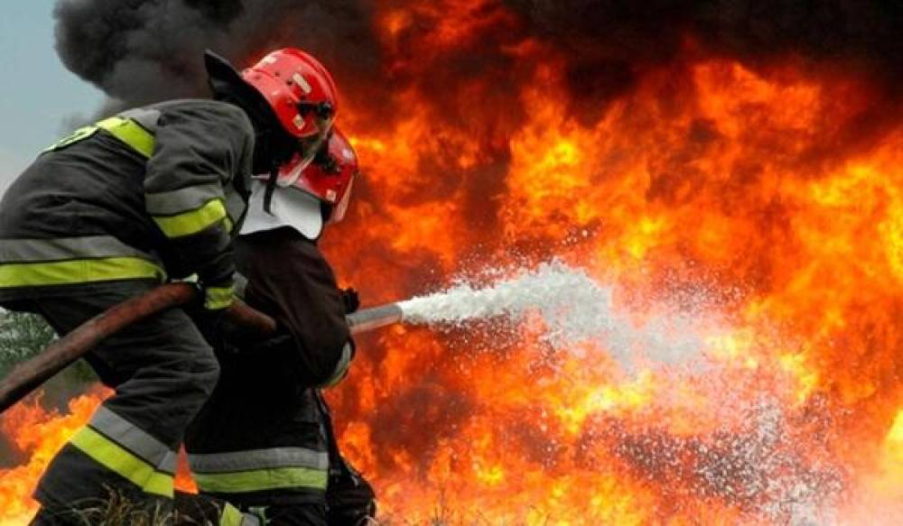 Bakıda tullantılar yığılmış sahədə yanğın söndürüldü