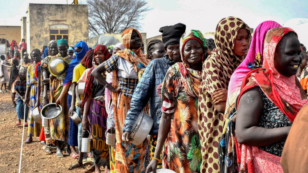 FT: Böyük Britaniya Afrika ölkələrinə birbaşa yardımı 40%-dən çox azaldacaq