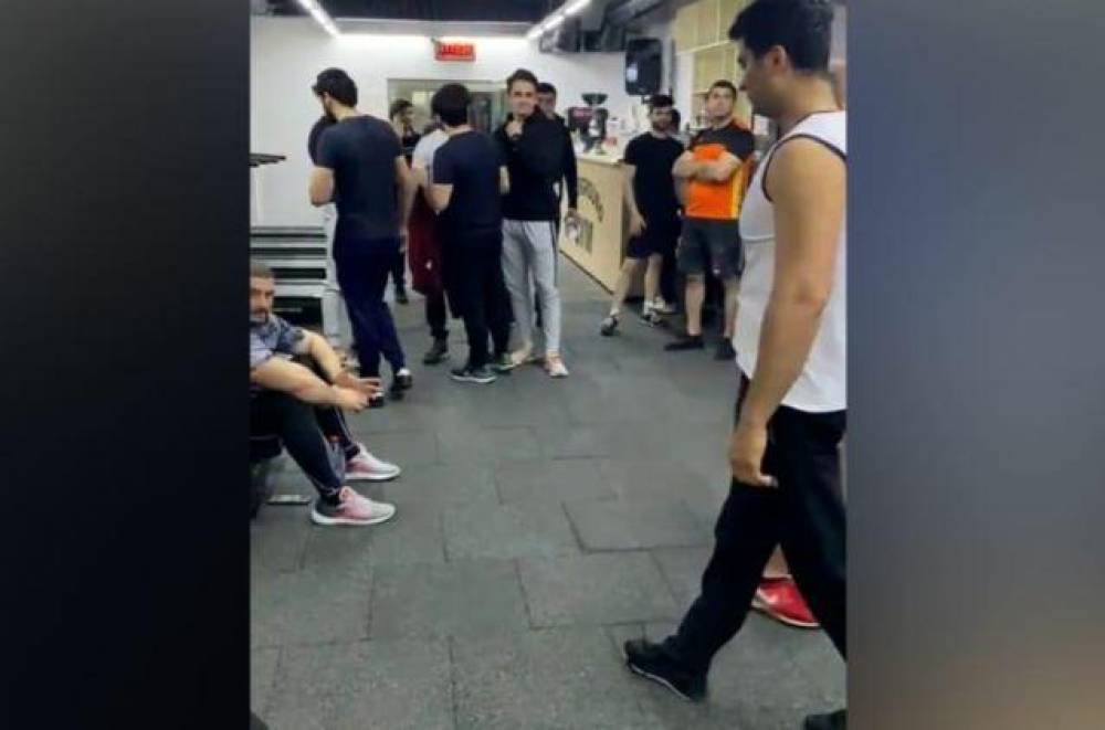 Bakıda idman zalında faciə: Yoldaşını boğub öldürdü