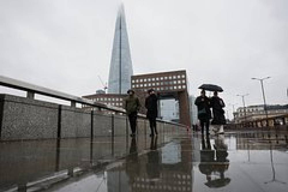  Britaniyalılar qasırğa səbəbindən təhlükədədirlər