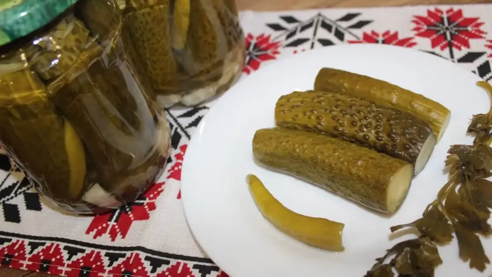 Şəmkirdə kişi xiyar turşusundan zəhərlənib öldü
