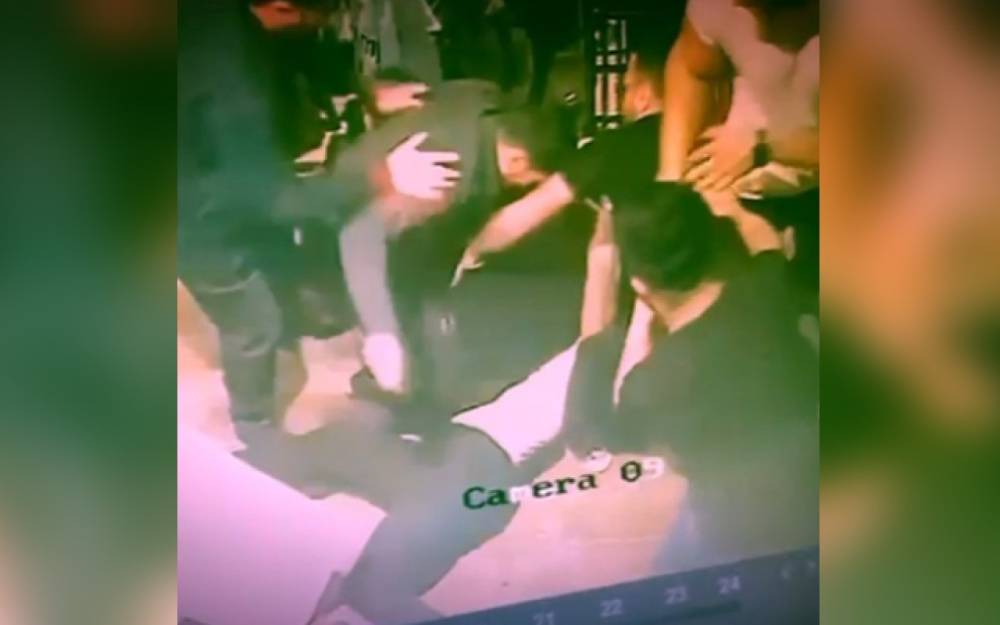 Bakıda "pub"da dava - Bir ailənin 4 üzvünü döyənlər həbs edildi (VİDEO)