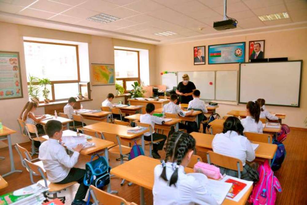 Bəzi məktəblər distant təhsilə keçə bilər - Nazir