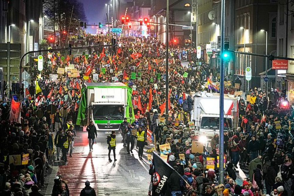 Bu ölkədə məcburi hərbi xidmətə etiraz mitinqi baş TUTDU