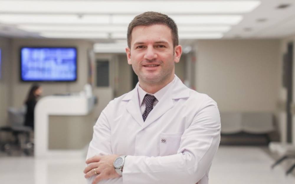 Əməkdar artistin əməliyyatdan sonra bədəni çürüyür? - Vüqar Ələkbərovla bağlı araşdırma başladı (FOTO)