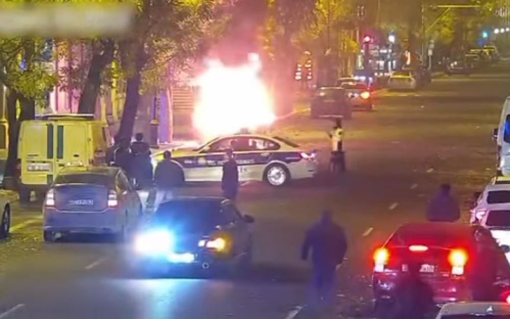 Bakıda maşın yandı - VİDEO