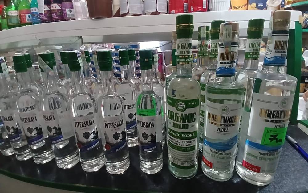 Bu marketdə saxta araqlar satılırmış - FOTOLAR