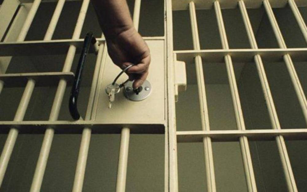 Həbsxanalara xəbərdarlıqsız daxil ola bilən şəxslərin siyahısında dəyişiklik edildi