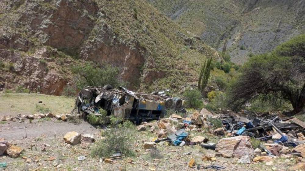 Boliviyada avtobus uçurumdan aşdı: 31 nəfər öldü