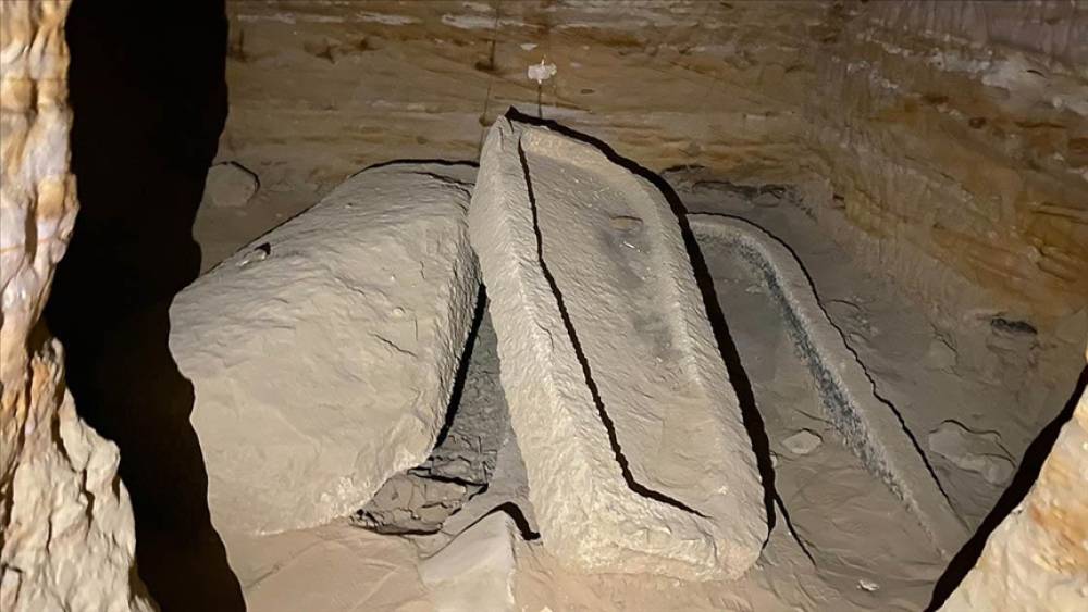 Misirdə təxminən 100 ildən sonra daha bir fironun məzarı tapıldı