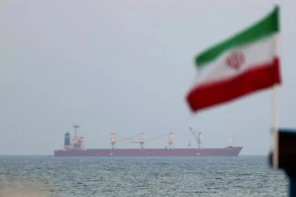  İran Fars körfəzində iki tankeri saxlayıb
