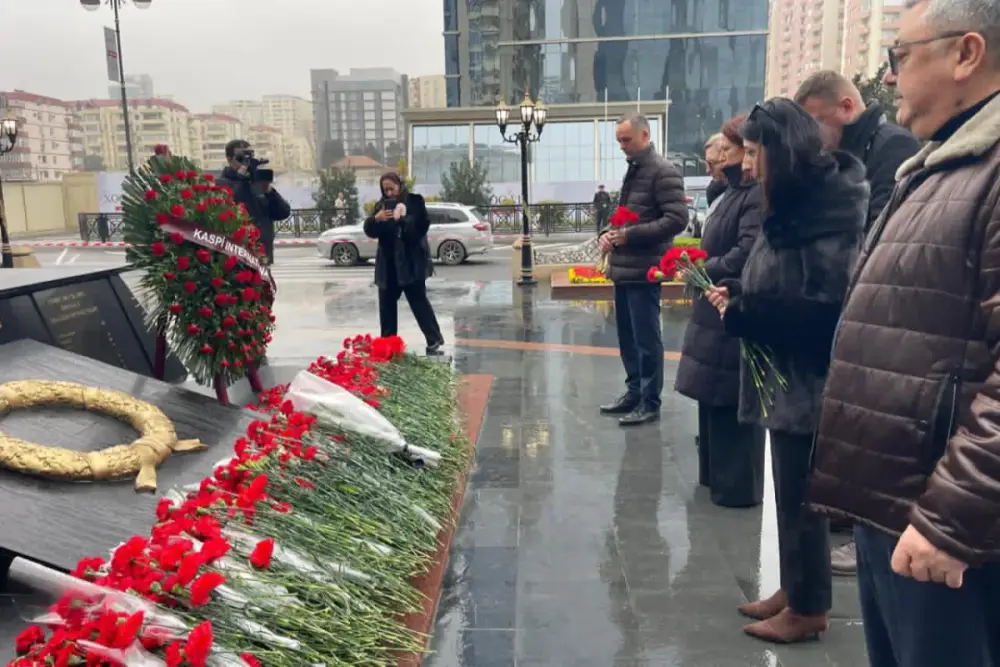 Litva səfirliyi Xocalı soyqırımı qurbanlarının xatirəsini yad edib