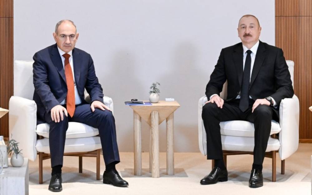 İlham Əliyev Paşinyanla görüşdü 