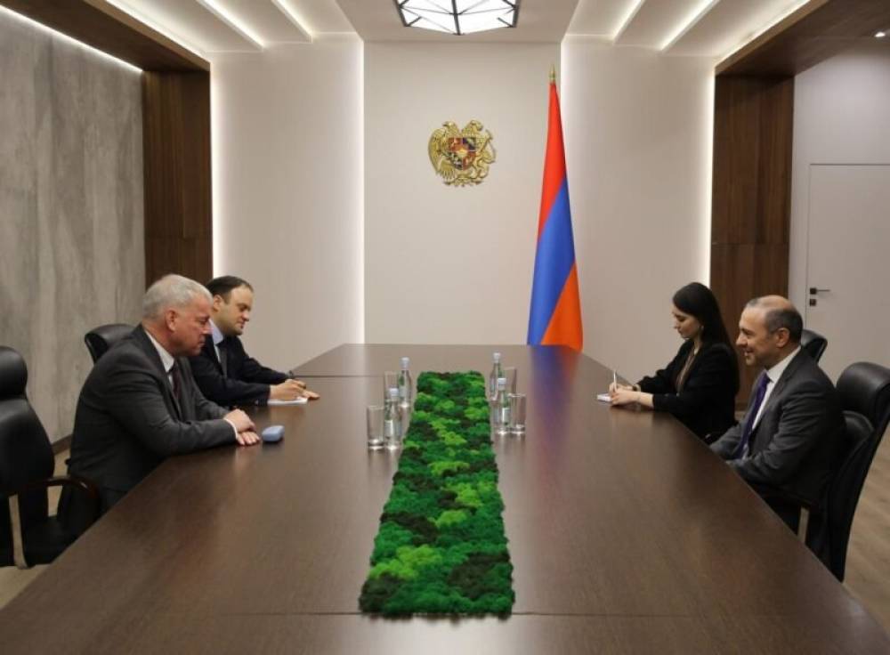 Ermənistan Təhlükəsizlik Şurasının katibi Aİ-nin missiya rəhbəri ilə görüşdü 