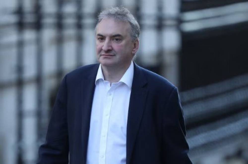 Böyük Britaniyanın dövlət xidmətinin rəhbəri istefa verib 