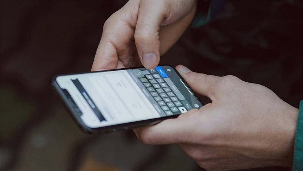 Bu ölkədə məktəblərdə mobil telefonların qadağan edilməsi təsdiqləndi