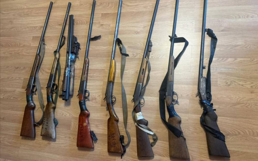 Qanunsuz saxlanılan silahlar polisə könüllü təhvil verildi
