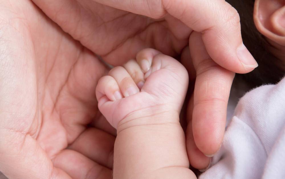 “Dəfnə hazırlaşanda uşaq nəfəs almağa başladı, həkimlər müdaxilə edə bilmədi”