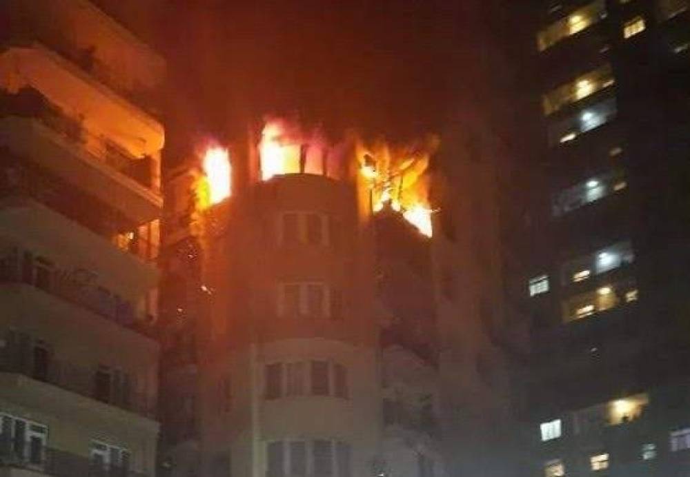 Bakıda binada yanğın başlayıb