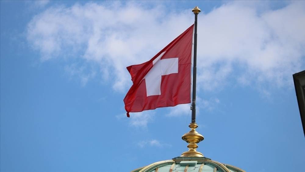 Bu ölkə Maduroya məxsus ölkədəki bütün aktivləri dondurmaq qərarına gəldi