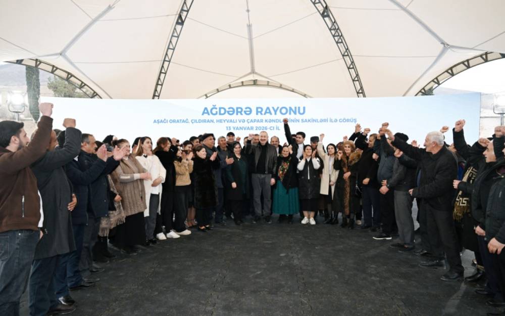 Prezident Ağdərədə sakinlərlə görüşdü