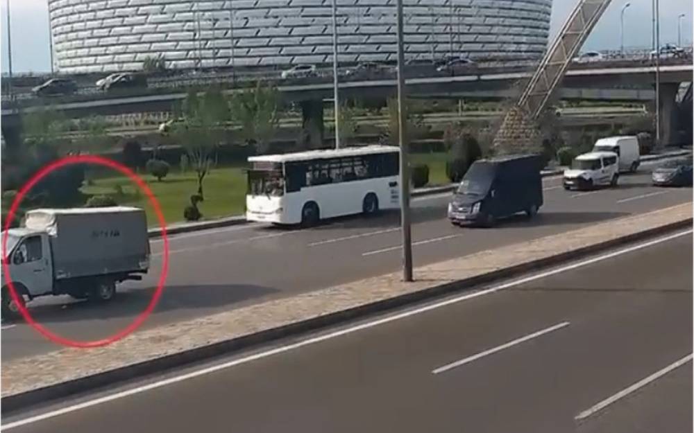 1889 nasaz avtomobil yolda qalıb