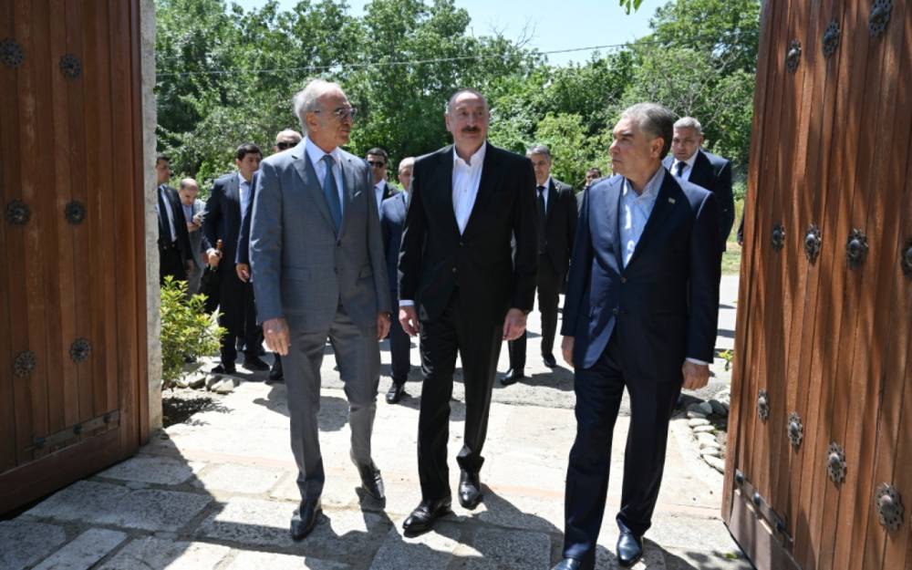 Liderlər Bülbülün ev-muzeyində - FOTOLAR