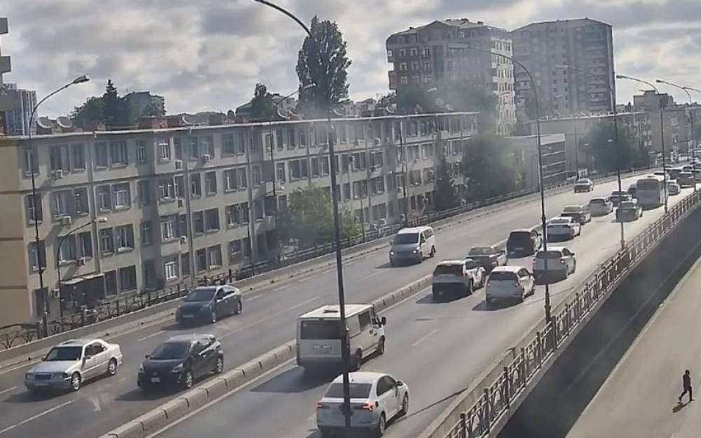 Bakının bəzi yollarında tıxac yaranıb - SİYAHI