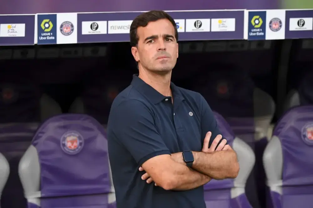 "Bayer 04" klubunun baş məşqçi postuna Karles Martines gətirilib