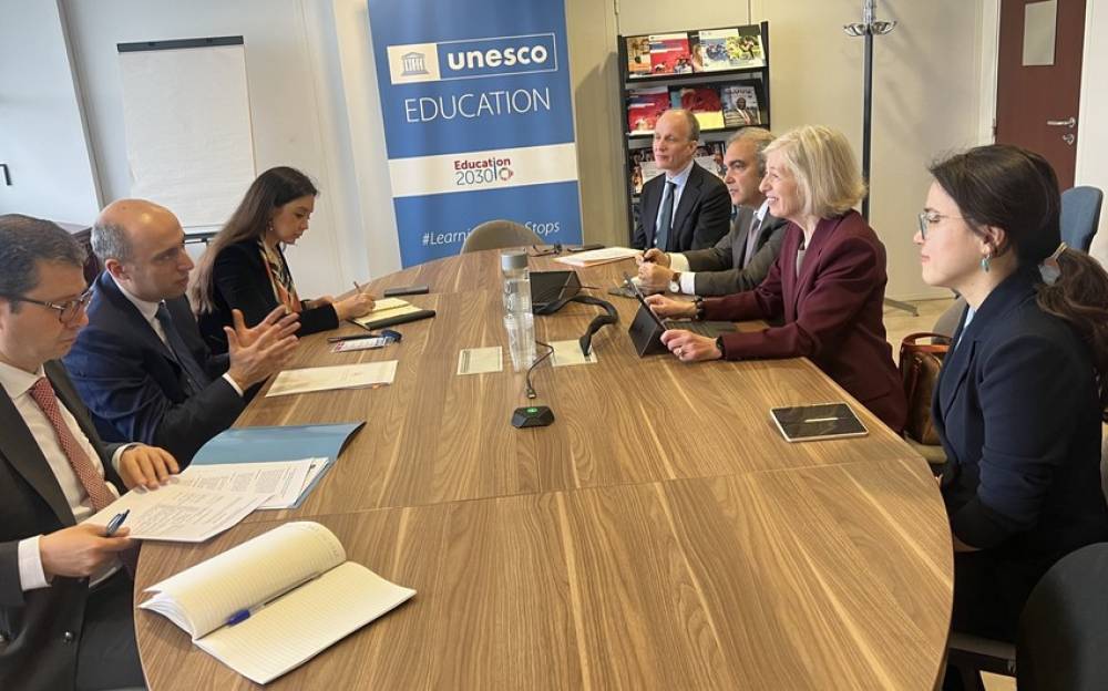 Emin Əmrullayev UNESCO-nun Təhsil üzrə baş direktorunun müavini ilə əməkdaşlığı müzakirə edib