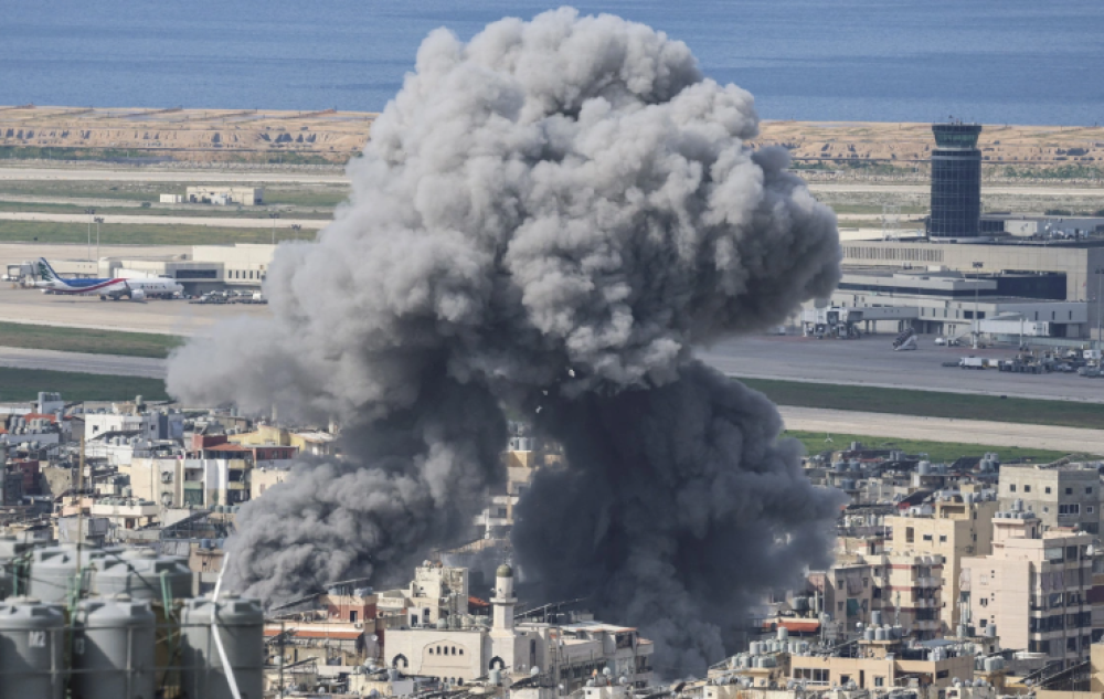 İsrail İranın təhlükəsizlik qərargahına 200 bomba atıb